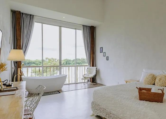 White Wall Riverfront Hotel
