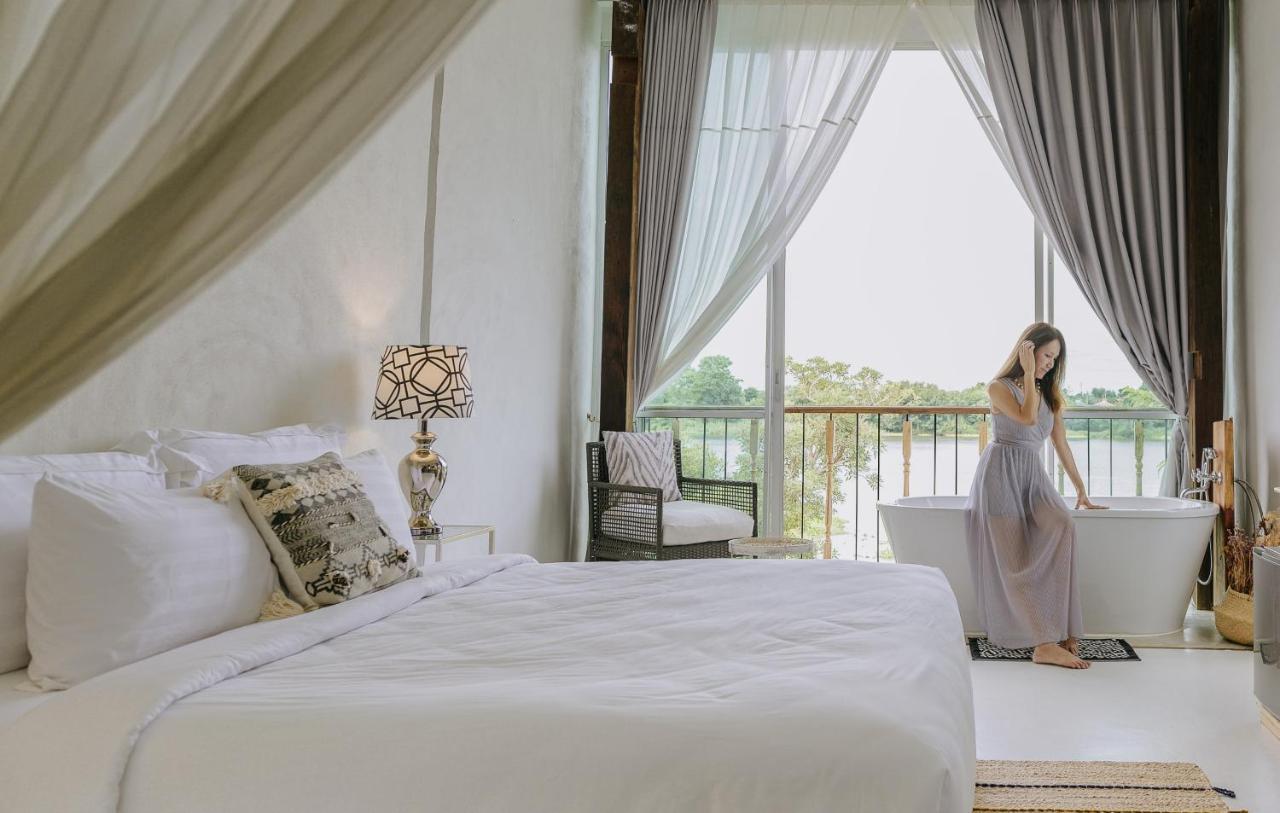 Hotel White Riverfront Kamphaeng Phet